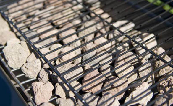 Comment mettre pierre de lave dans barbecue gaz ?